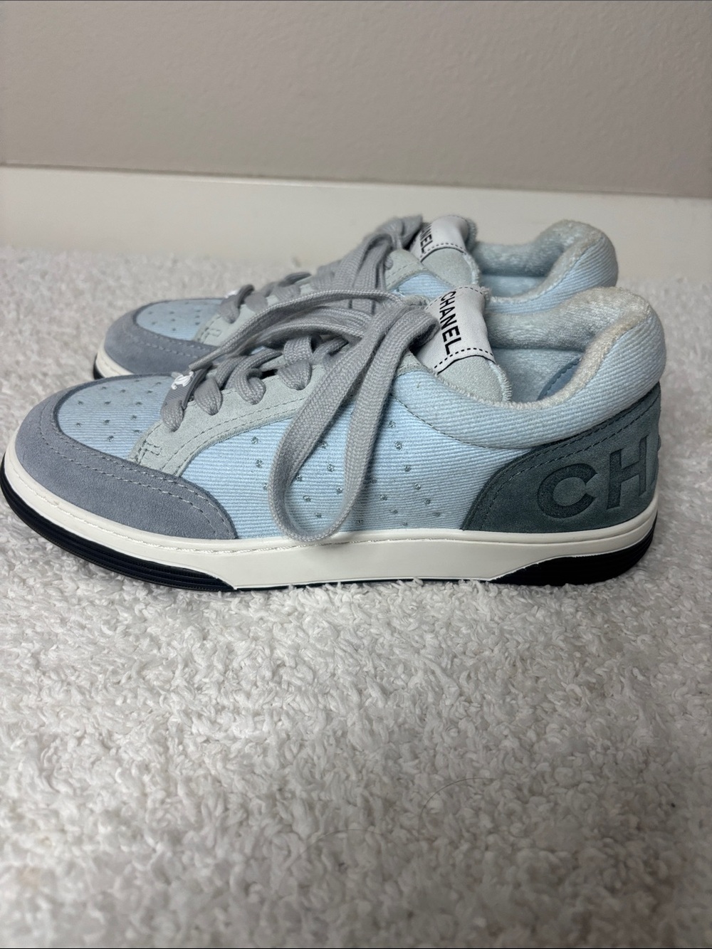 CHANEL authentic 2022 spring/summer Light Blue/Gray women’s 7.5 Low-Top Sneakers - Picture 3 of 7
